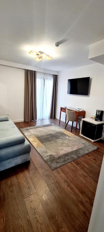 Hotel B4 Oradea Exterior photo