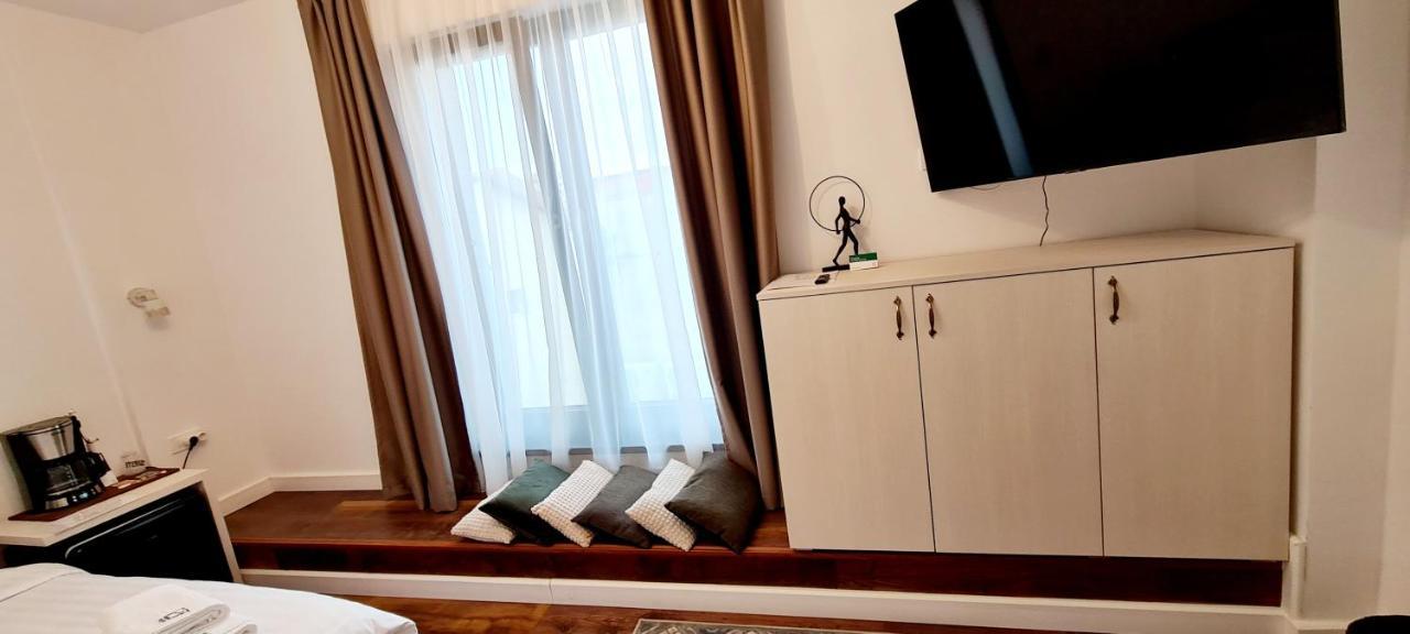 Hotel B4 Oradea Exterior photo