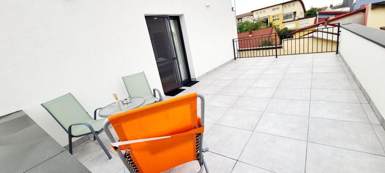 Hotel B4 Oradea Exterior photo