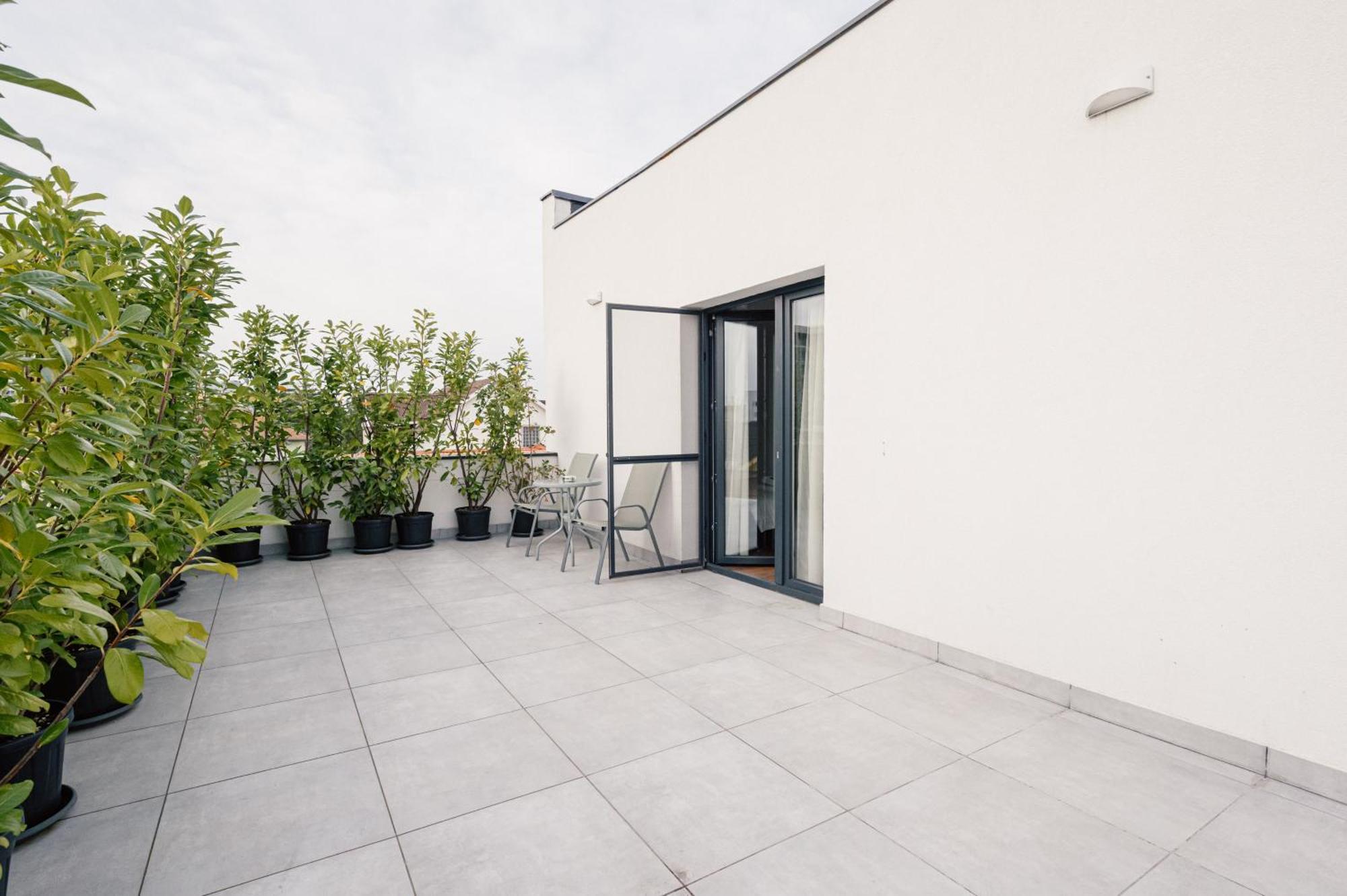 Hotel B4 Oradea Exterior photo
